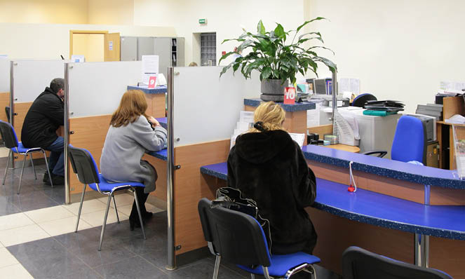 bank-lobby-with-customers