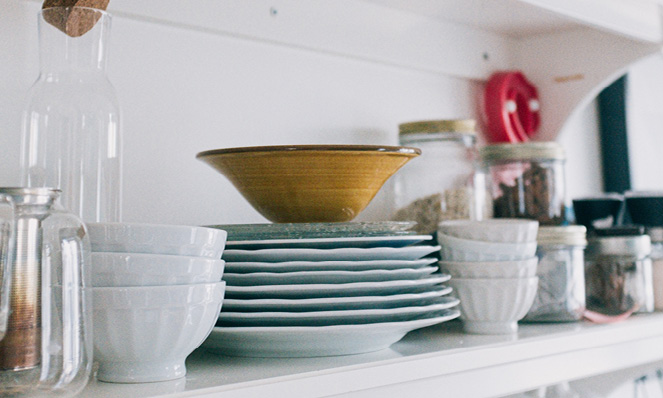 plates-bowls-on-open-shelf-glass-jars