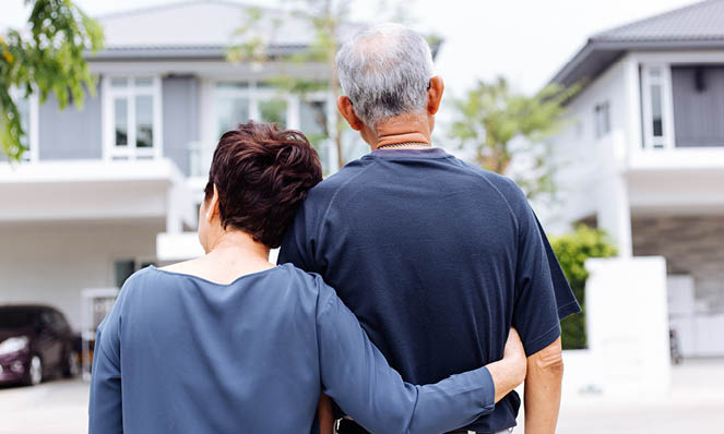 older-couple-looking-at-house